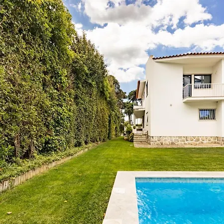 Charming 5-Bed House With Pool In Cascais Center