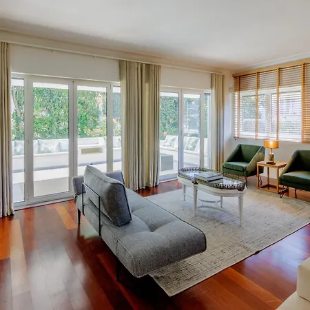 Charming 5-Bed House With Pool In Cascais Center Hébergement de vacances *