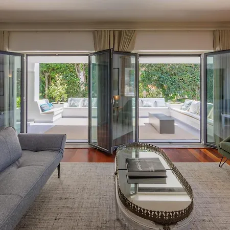 Charming 5-Bed House With Pool In Cascais Center Hébergement de vacances