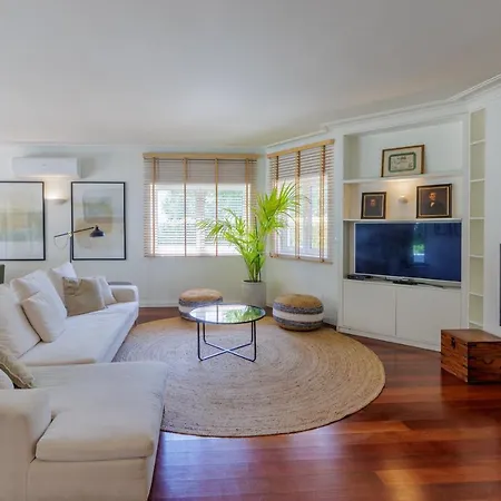 Charming 5-Bed House With Pool In Cascais Center Cascais