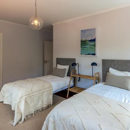 Charming 5-Bed House With Pool In Cascais Center Hébergement de vacances *