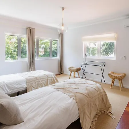 Charming 5-Bed House With Pool In Cascais Center Hébergement de vacances