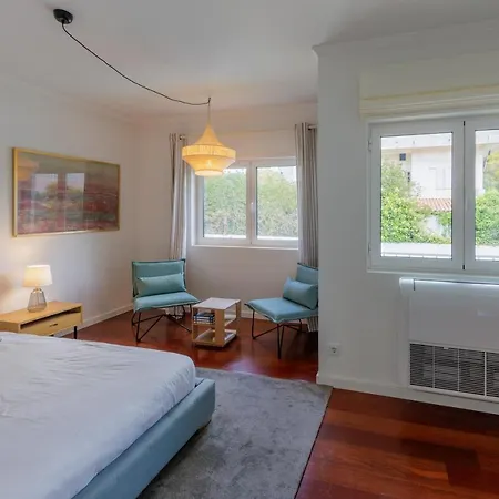 Charming 5-Bed House With Pool In Cascais Center